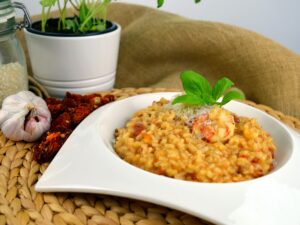 Risotto de gambas y tomates secos