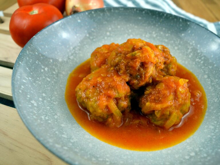 Albóndigas con tomate casero